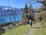 Von Unterseen über die Hängebrücke